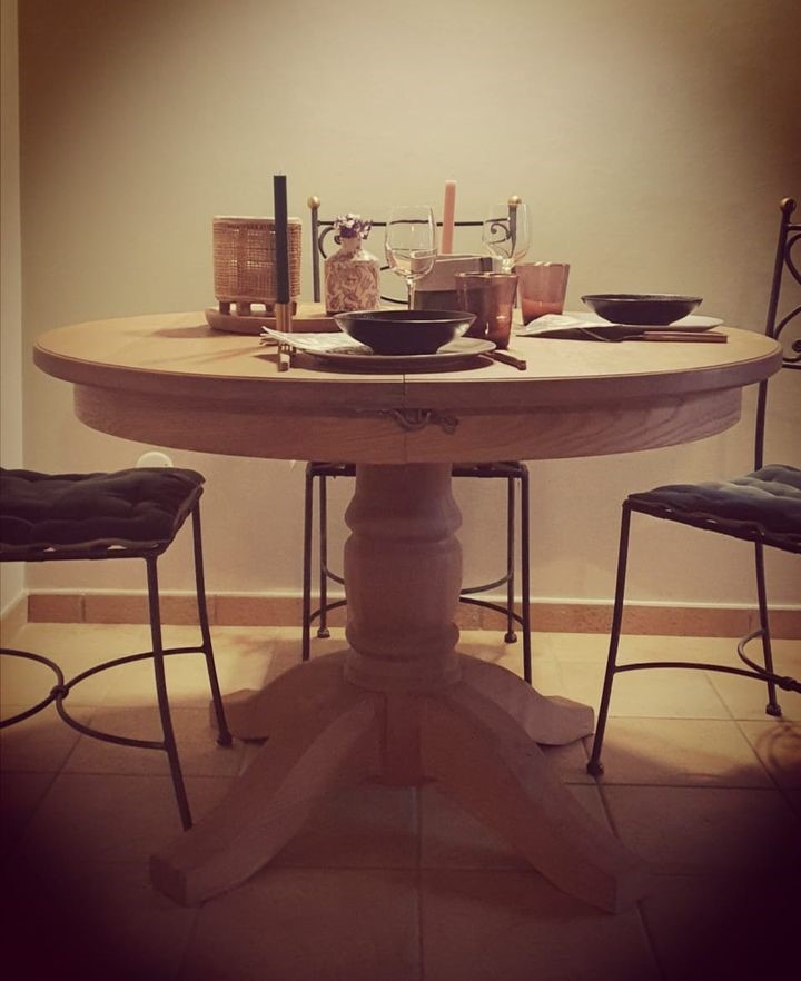 Table ronde chêne. Table ronde chêne .