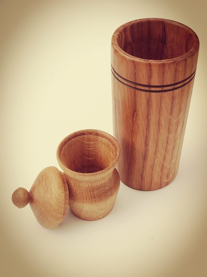 Stagiaire tour à bois.