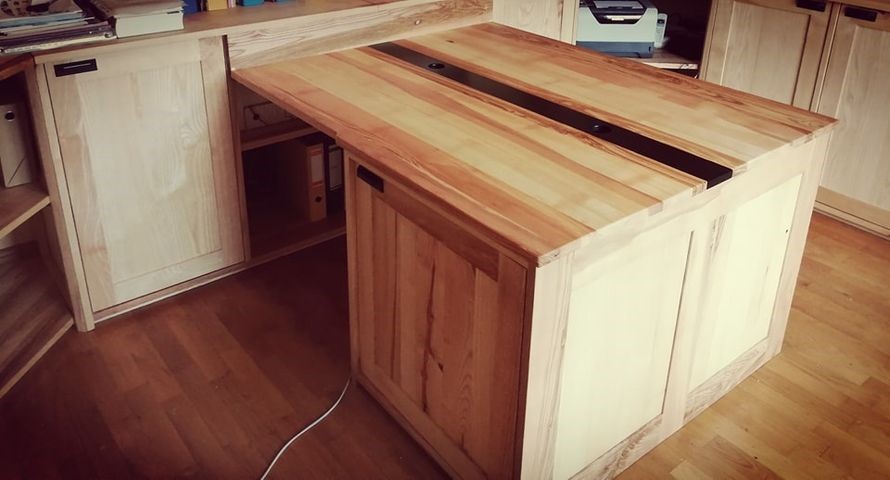 Bibliothèque ébénisterie.