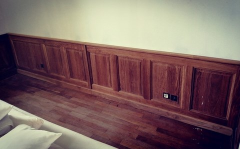 Lambris ébénisterie.