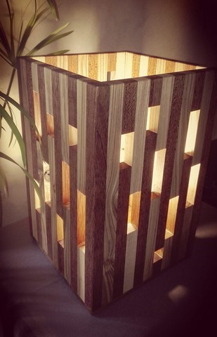 Ebénisterie lampe en bois.